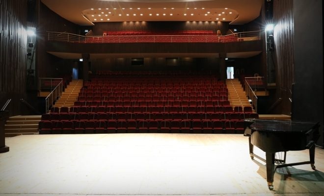 TEATRALNIA 