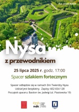 Spacer z przewodnikiem szlakiem fortecznym